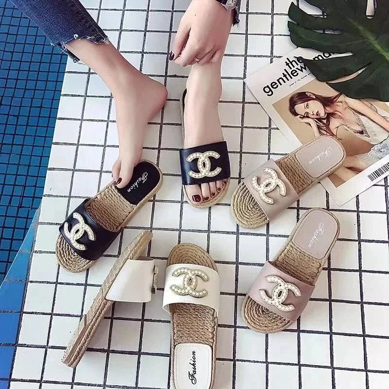 Qinglu slippers are anti-slip for both home and outdoor use
