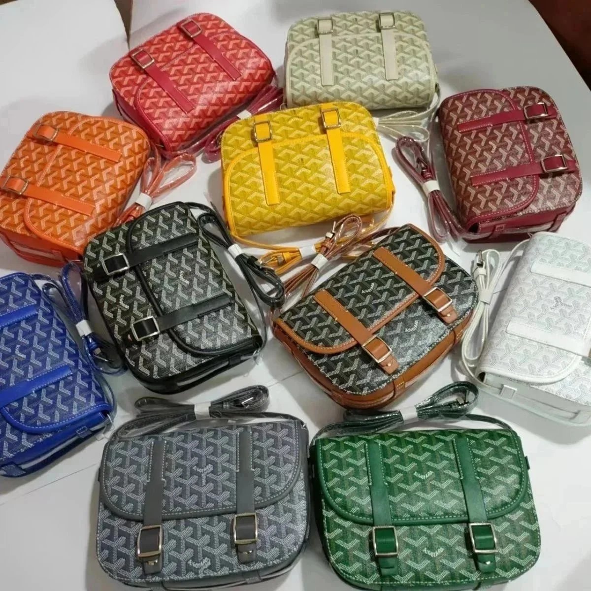 Fashionable small square bag