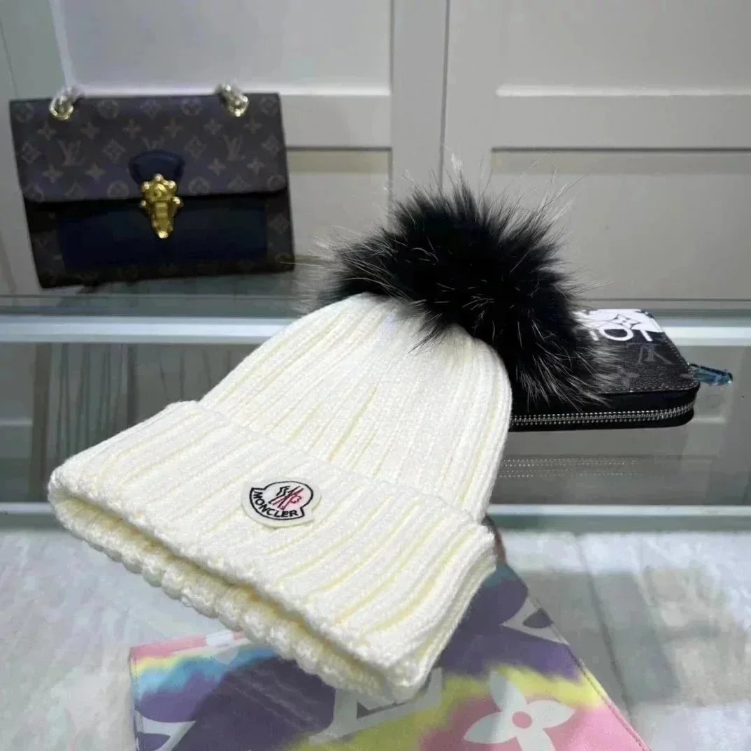 Fashionable and versatile woolen hats for autumn and winter