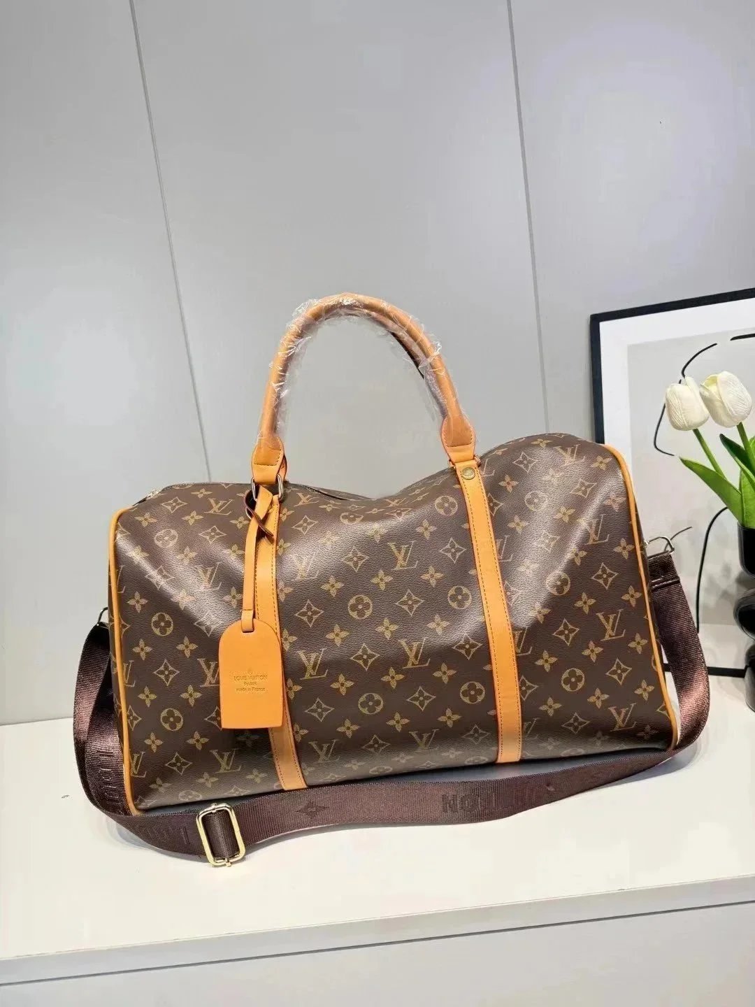 Fashionable bucket bag