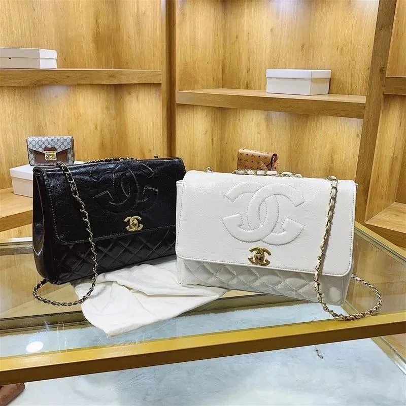 A light luxury chain bag with a feminine underarm style