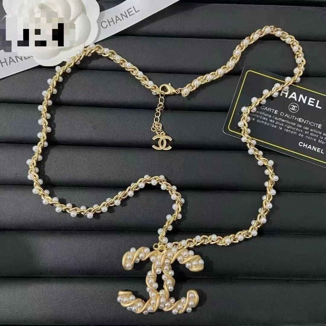 Sweet and fashionable pearl letter gold necklace
