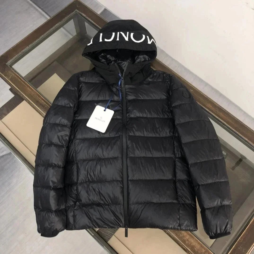 Classic and versatile down jacket