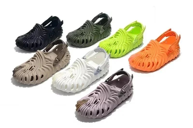 Hole-hole sandals