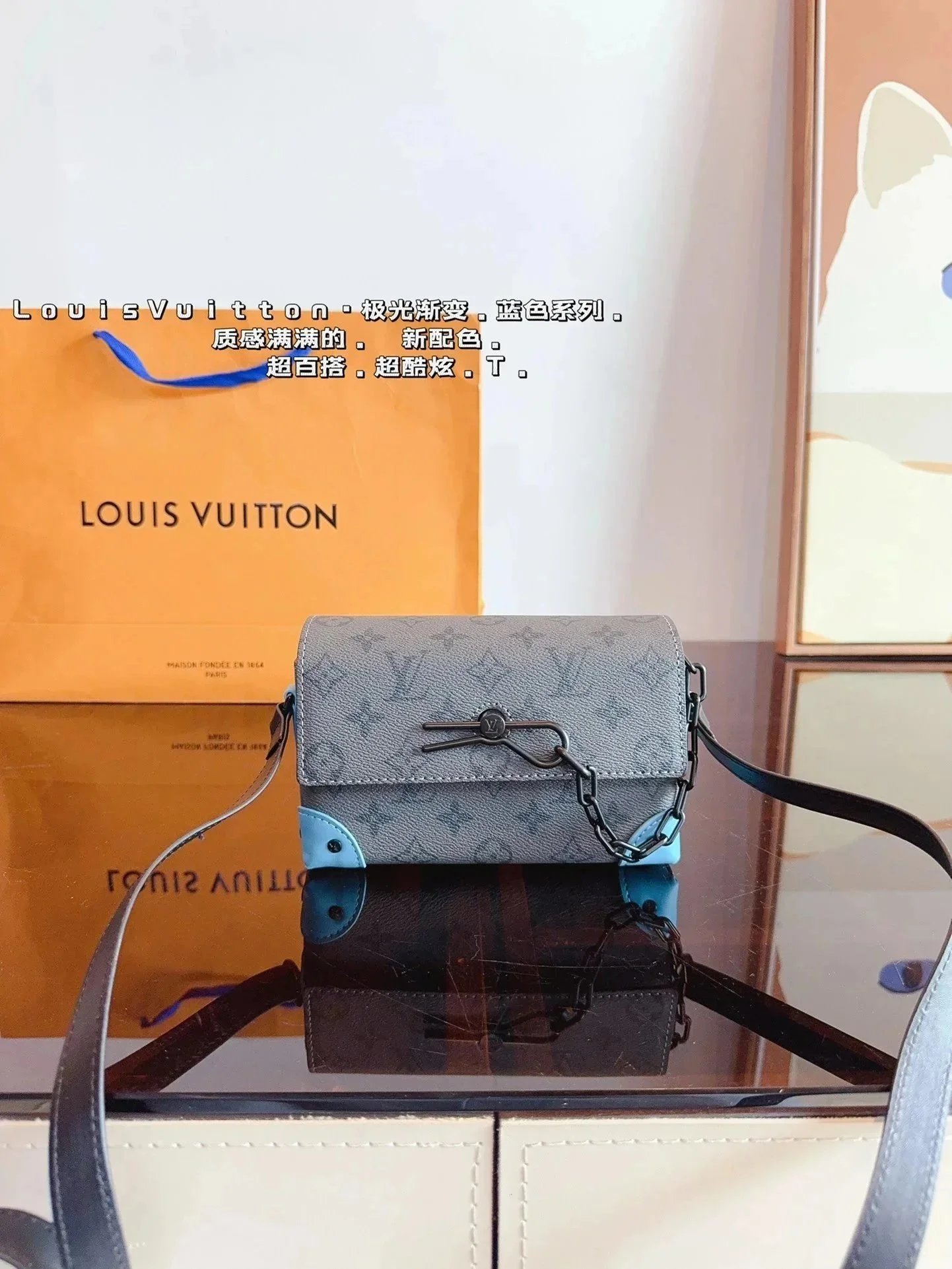 Fashionable and versatile crossbody bag