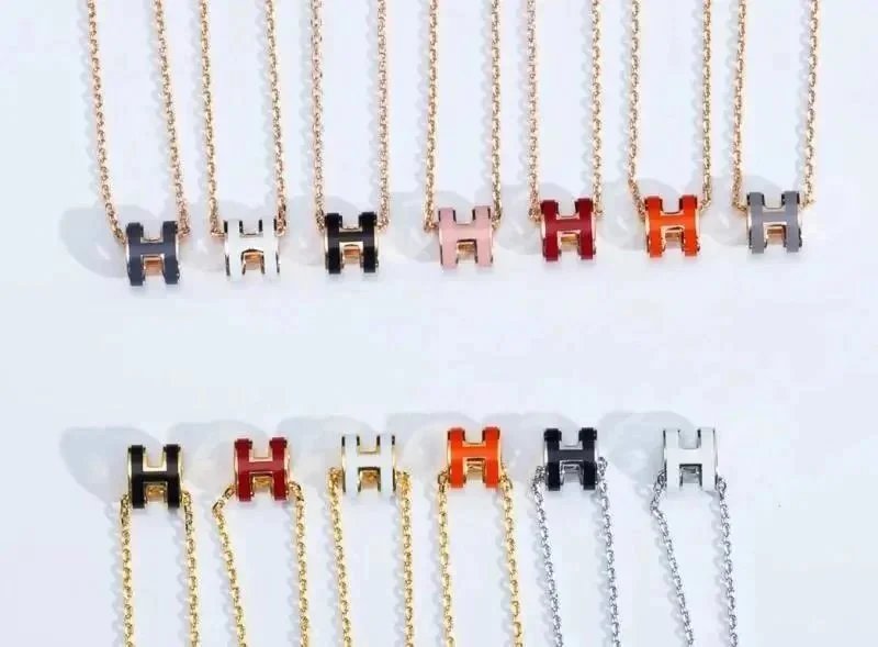 Classic fashion trend H necklace