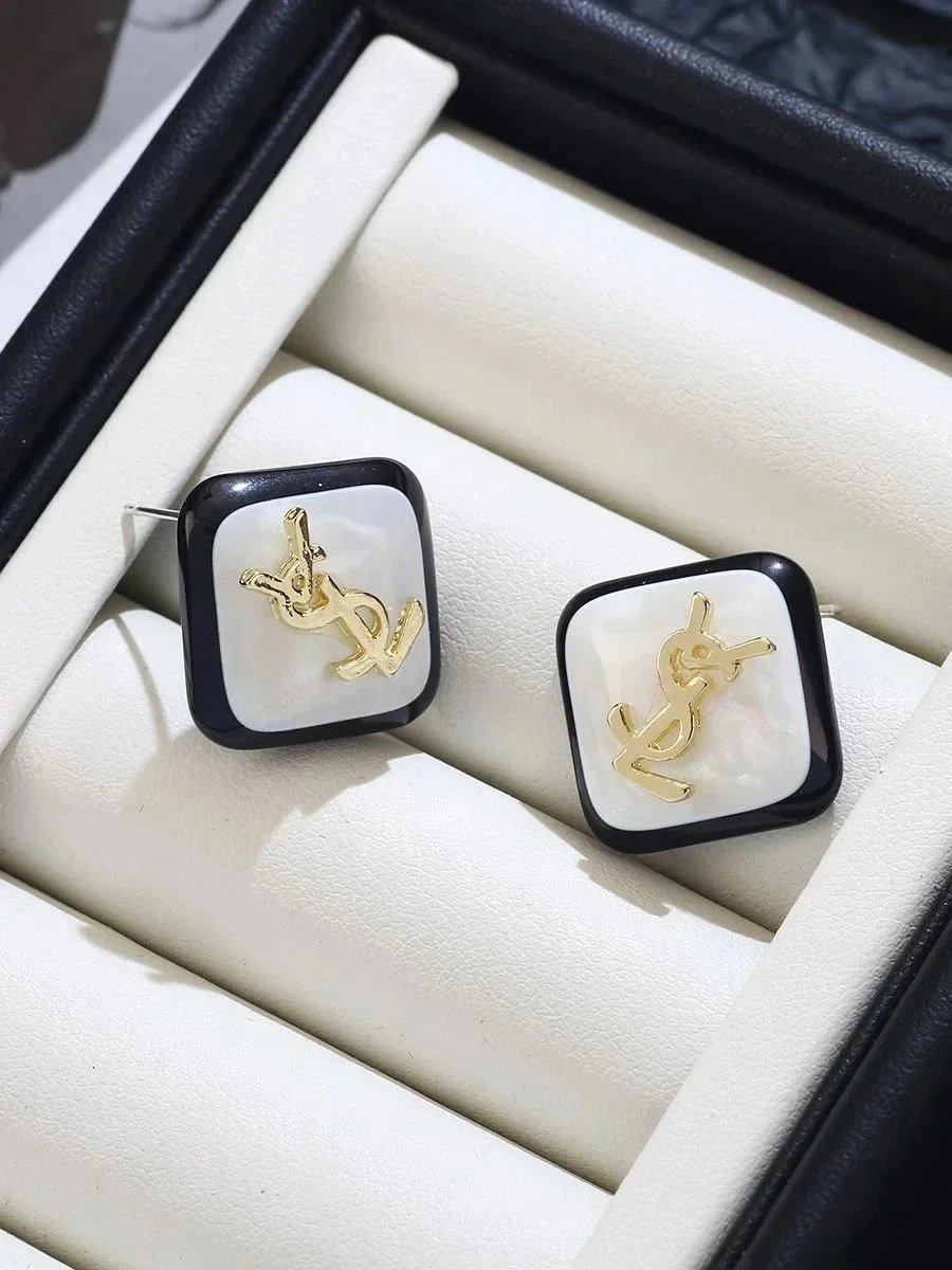 Light luxury stud earrings with round and square faces
