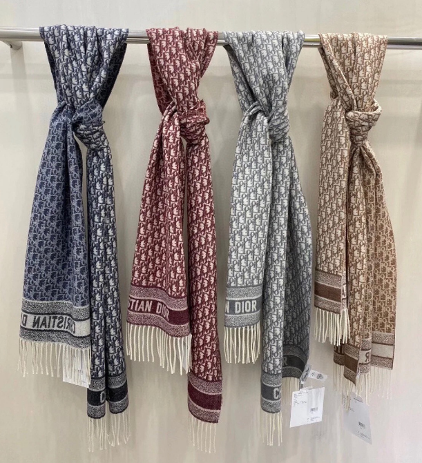 New trendy scarf