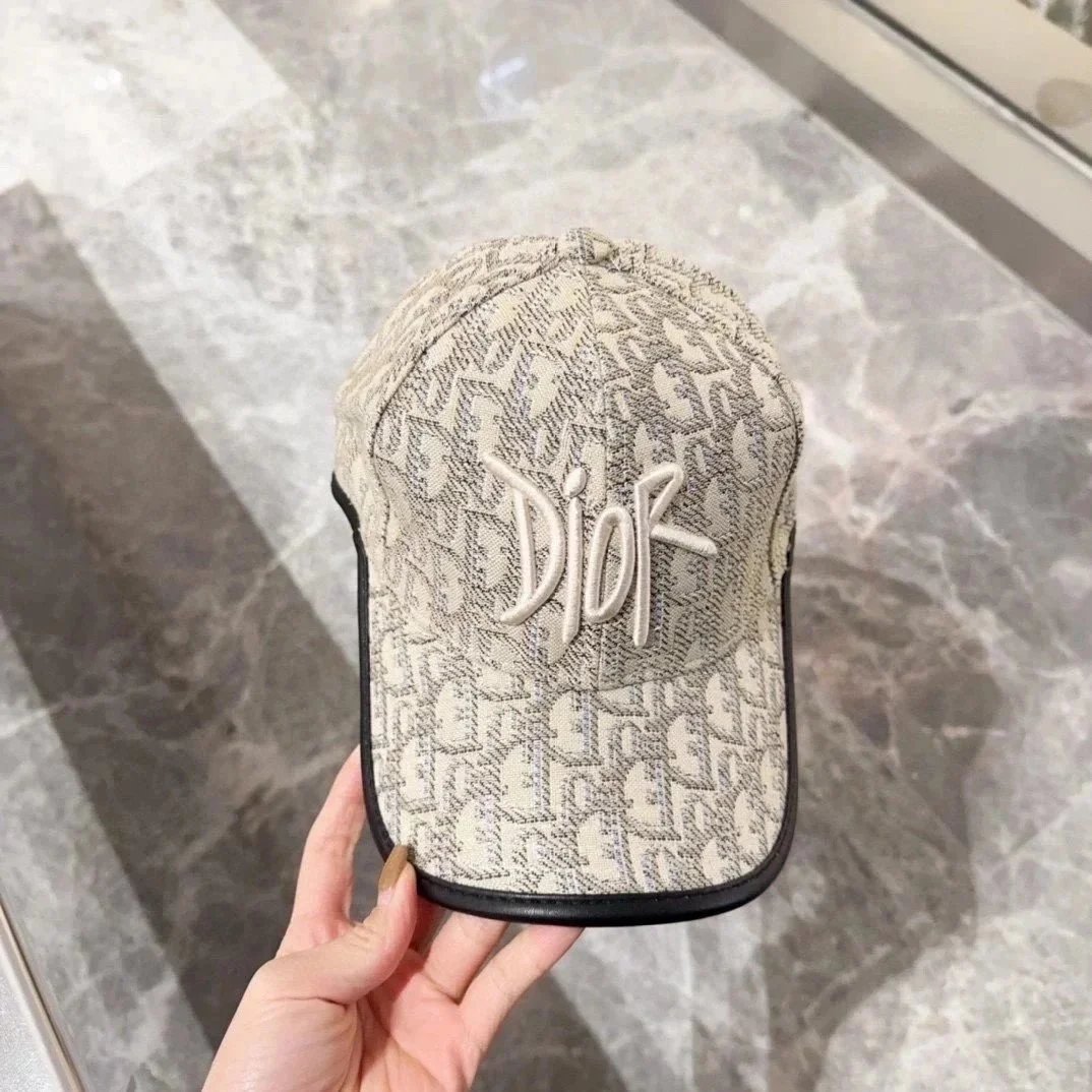 New simple and fashionable baseball cap
