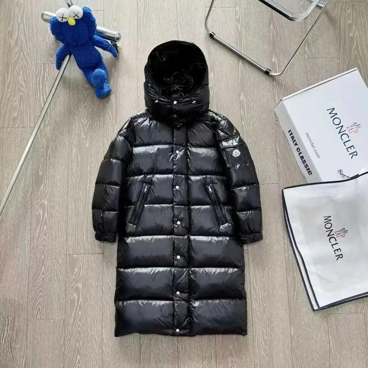 Classic and versatile down jacket