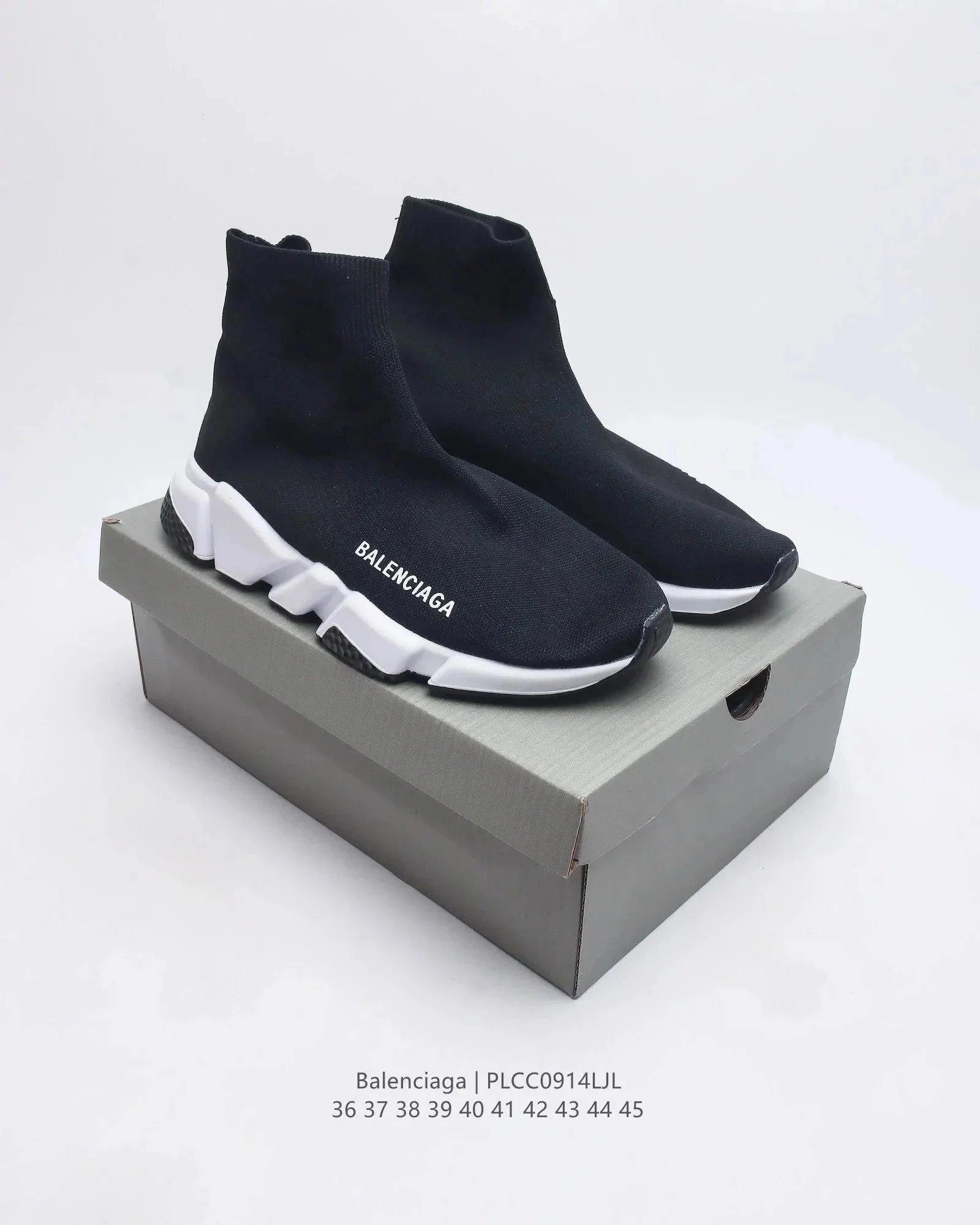 Sports shoes