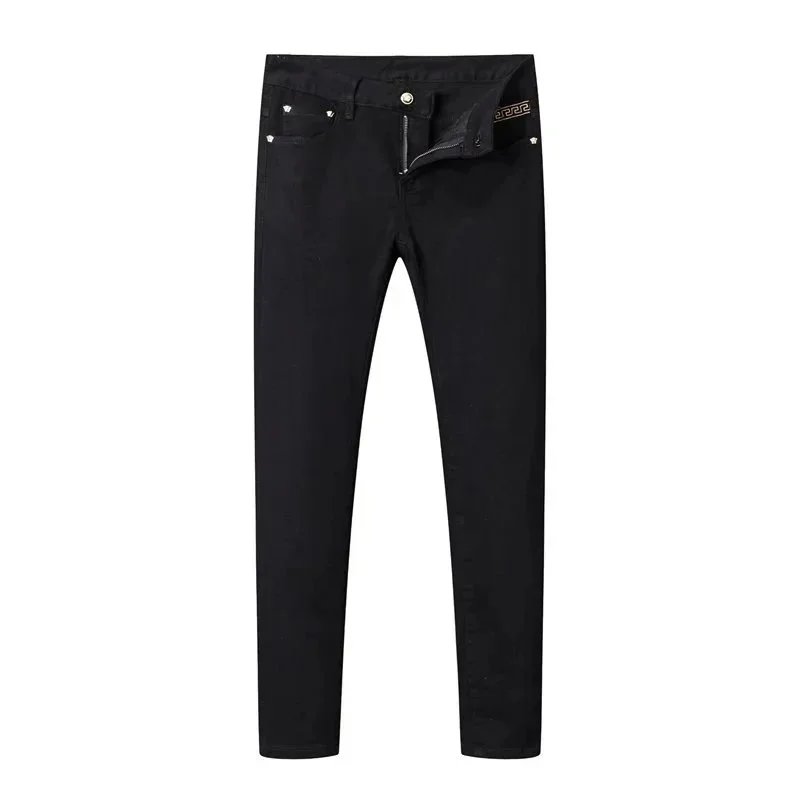 Classic, versatile and comfortable jeans