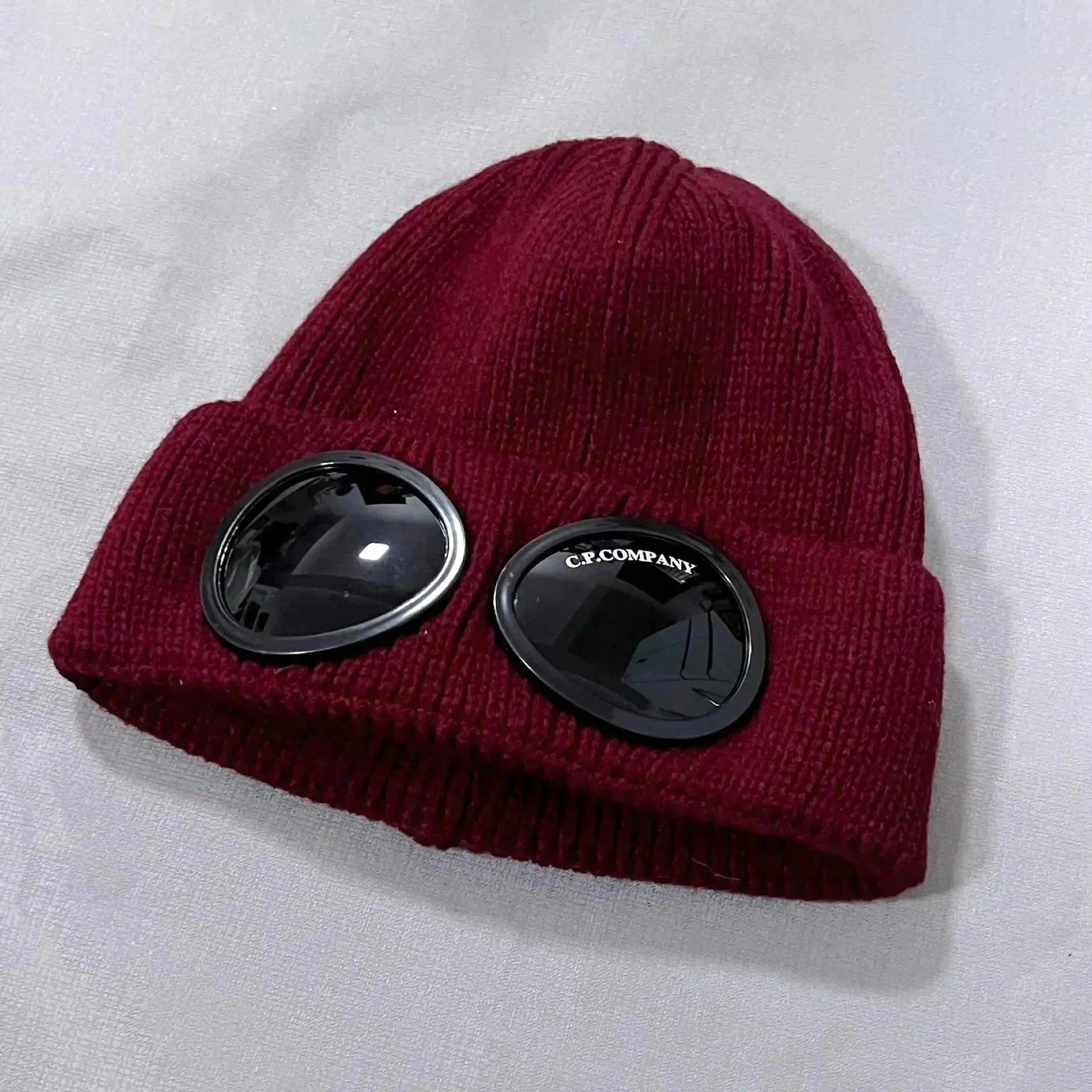 Fashionable and versatile woolen hats for autumn and winter