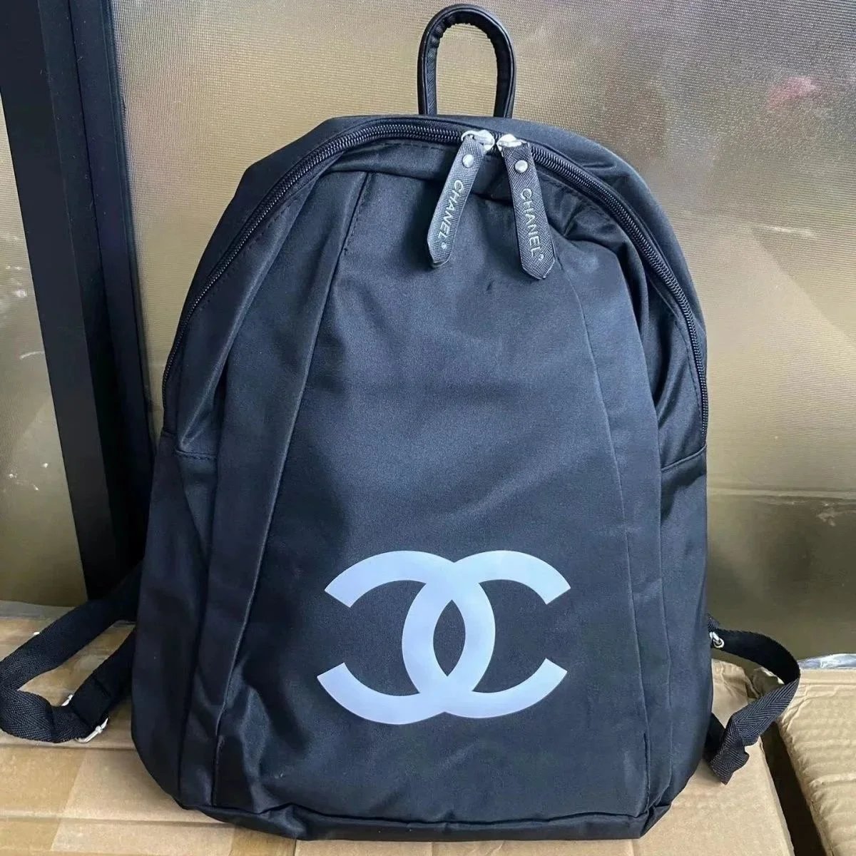Antique, simple, high-end and dirt-resistant black backpack
