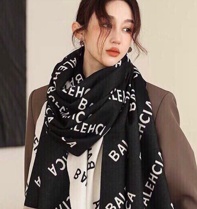 New trendy scarf