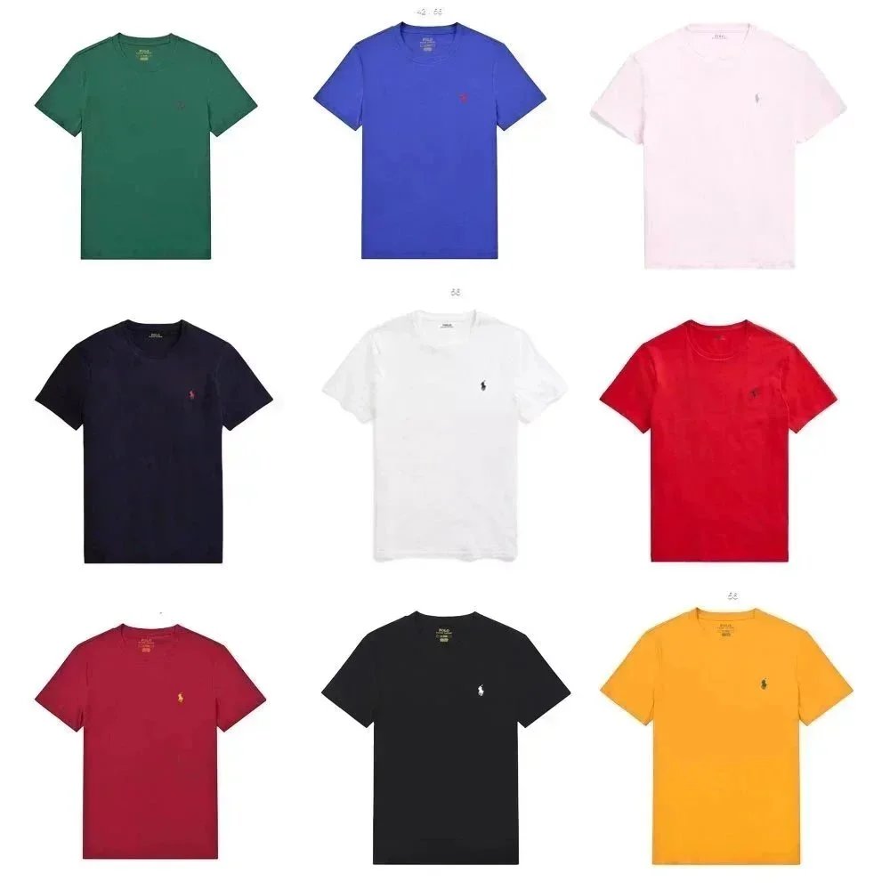 The pony has a round neck and short sleeves with a hot stamp