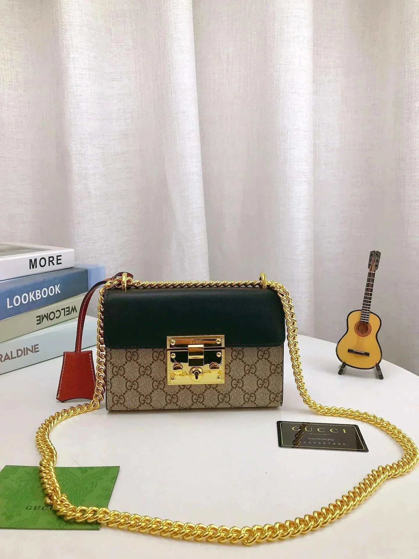 Fashionable and versatile crossbody bag