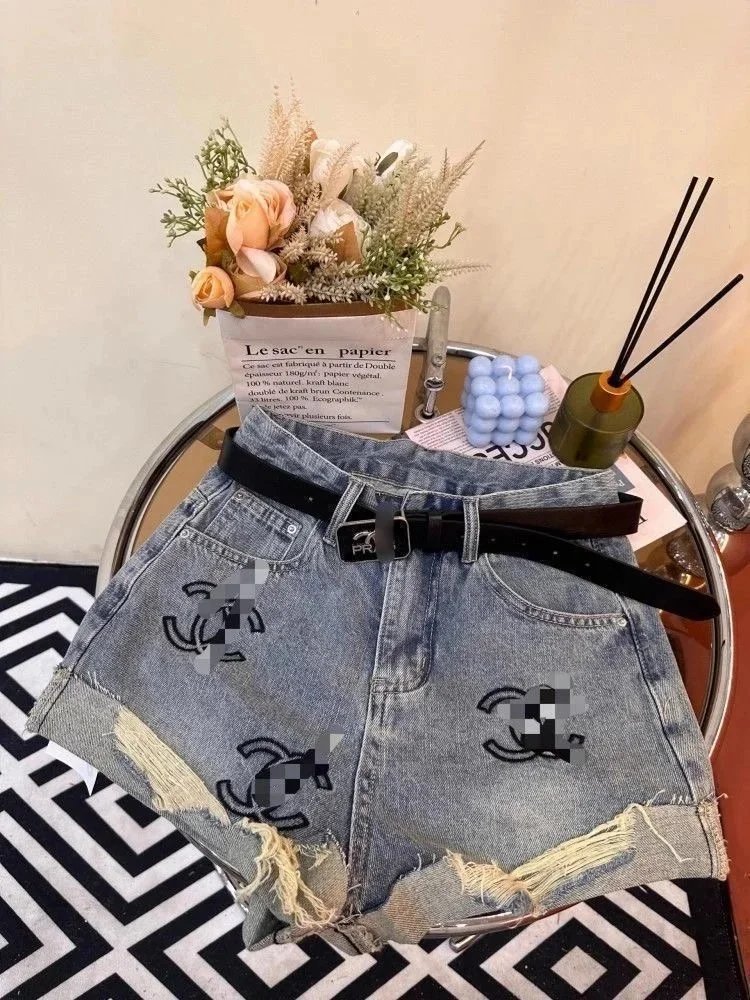 Light-colored high-waisted loose shorts and wide-leg jeans