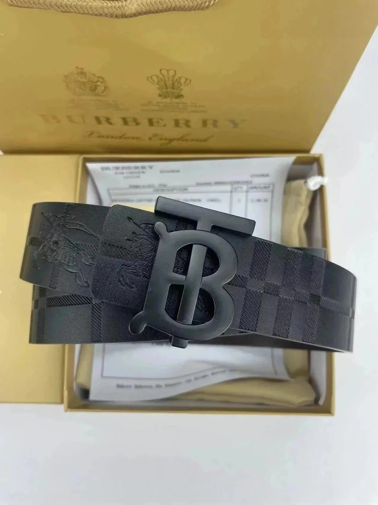 Fashionable and versatile belts for both men and women