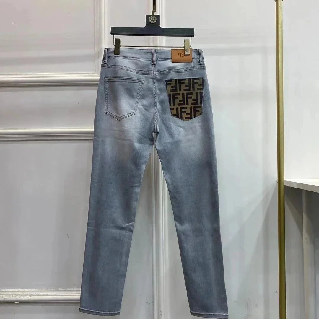 Classic, versatile and comfortable jeans