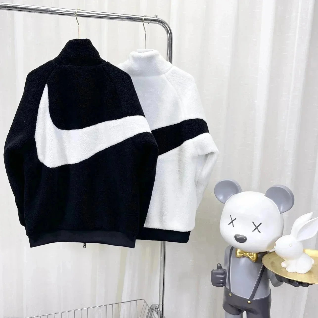 Fashionable cotton-padded jackets and youth coats
