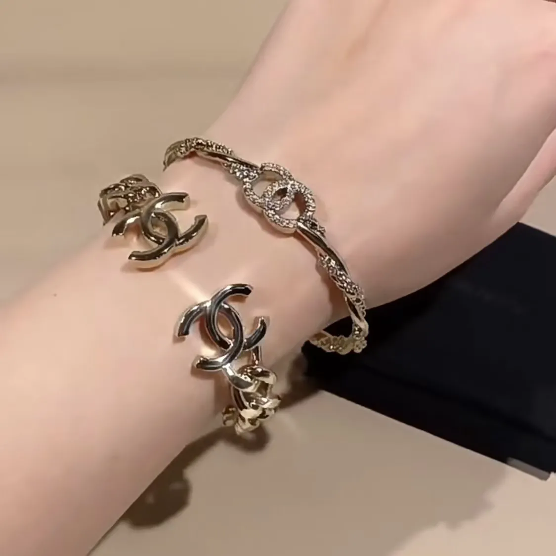 High-version steel stamp small chanel-style vintage bracelet