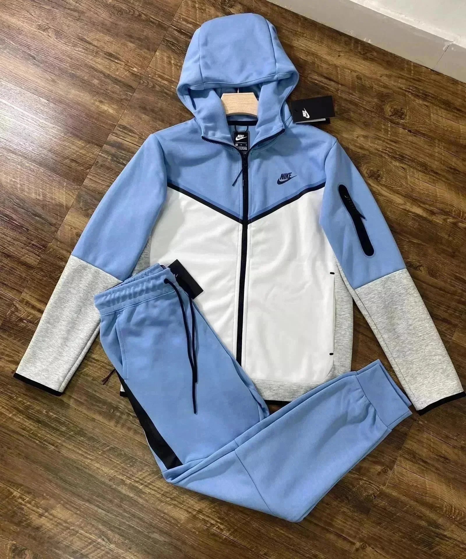 Fashionable and versatile couple sets