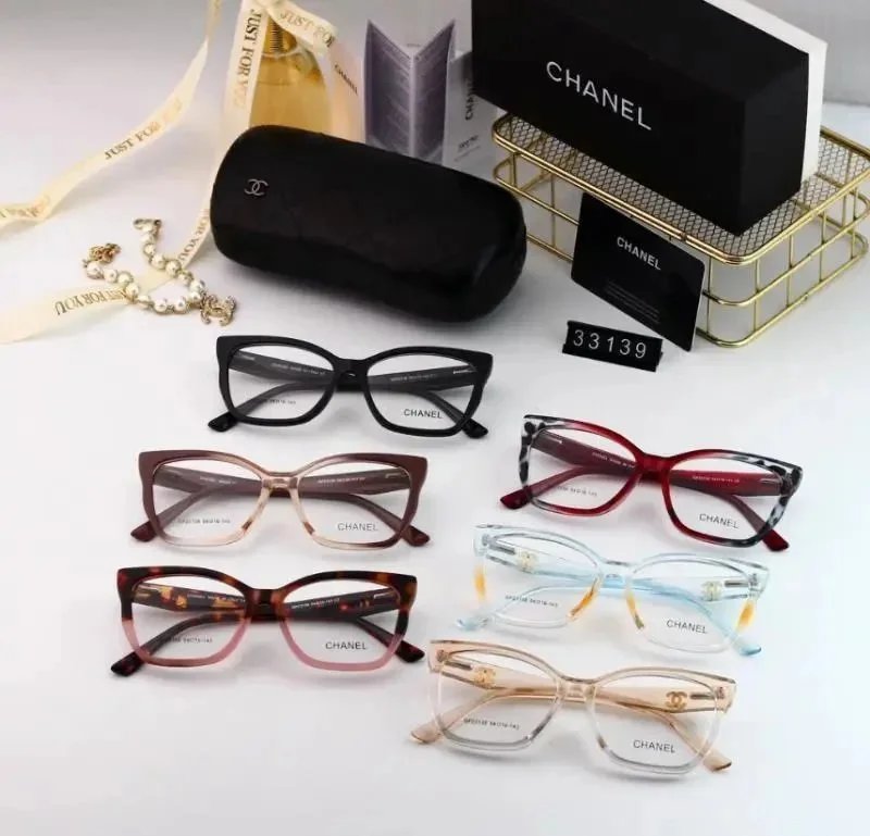Classic, trendy and versatile glasses