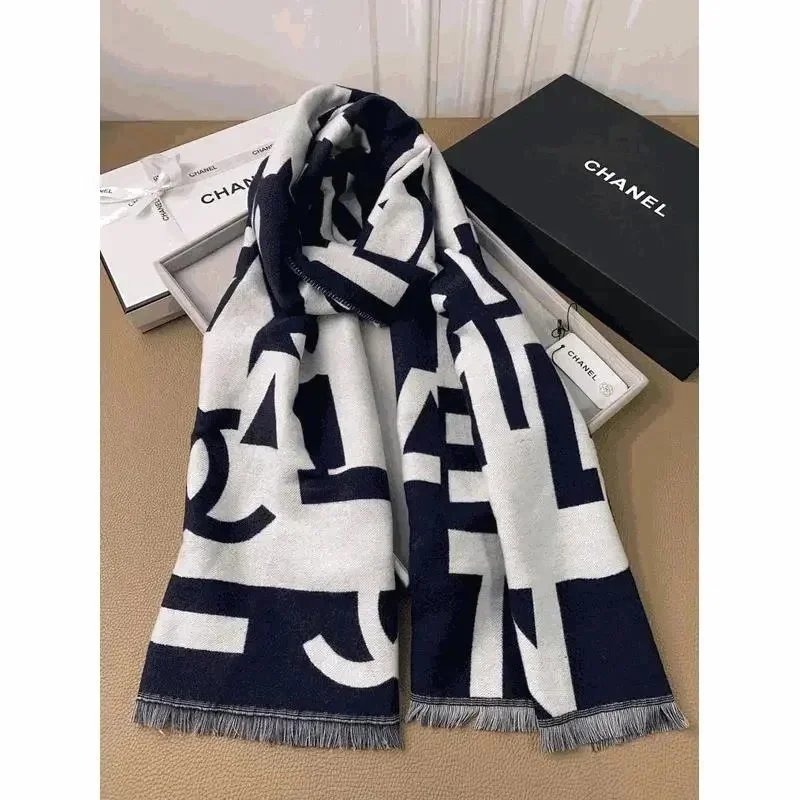 High-quality scarf