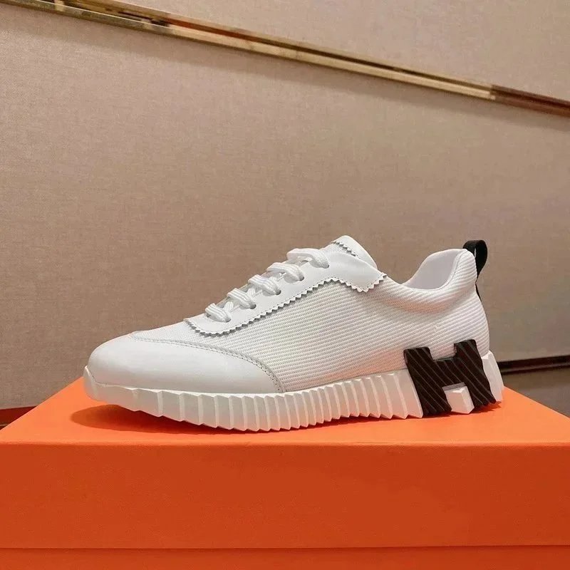 Sports casual shoes for men are trendy and versatile